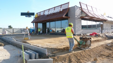 MC Donalds  - Infra-estruturas e arranjos Exteriores 