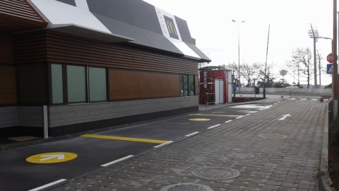 MC Donalds Infra-estruturas e arranjos Exteriores 